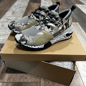 Steve Madden Sneakers